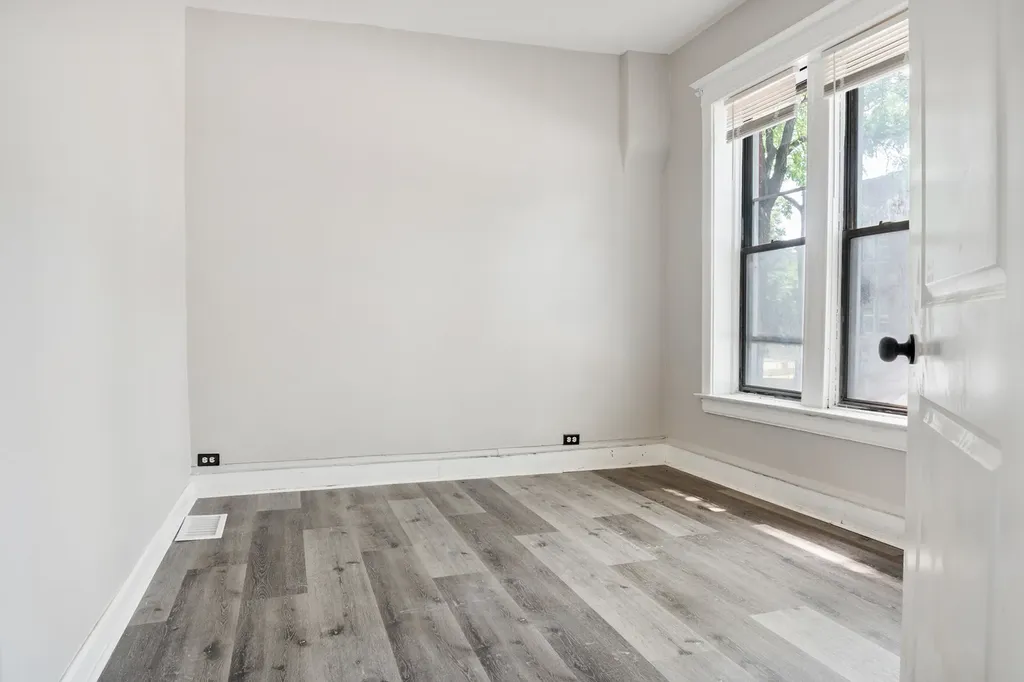 1536 West 70th Street Chicago IL 60636