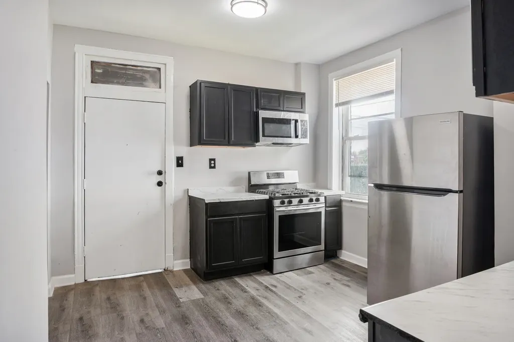 1536 West 70th Street Chicago IL 60636