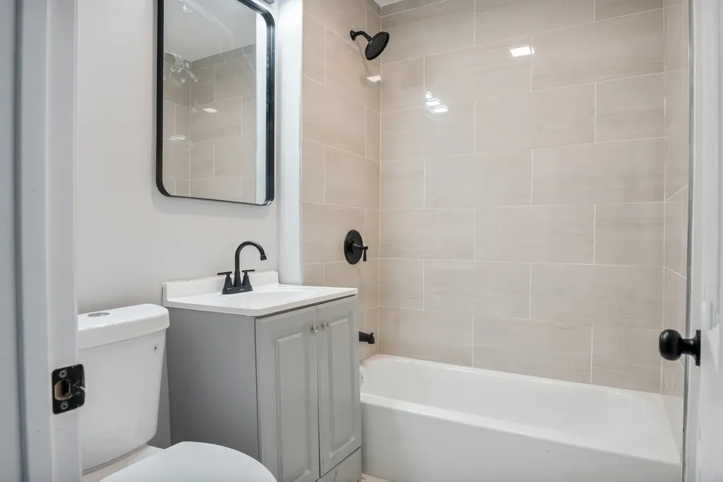 1536 West 70th Street Chicago IL 60636