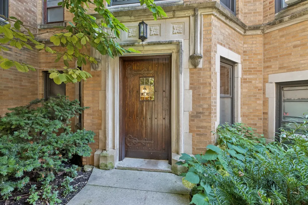 1210 West Jarvis Avenue Chicago IL 60626