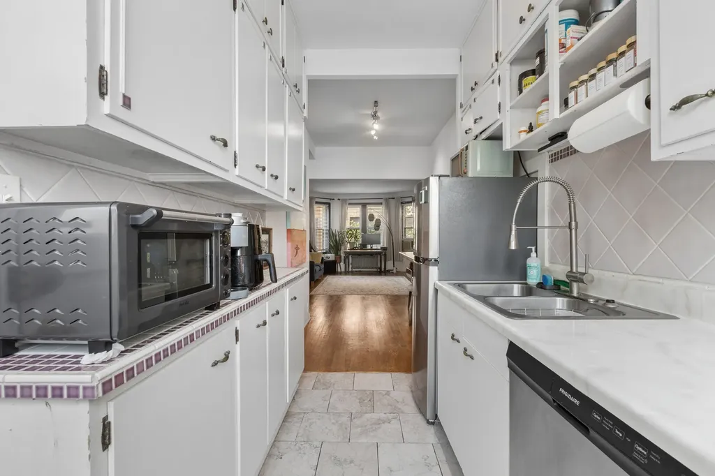 1210 West Jarvis Avenue Chicago IL 60626
