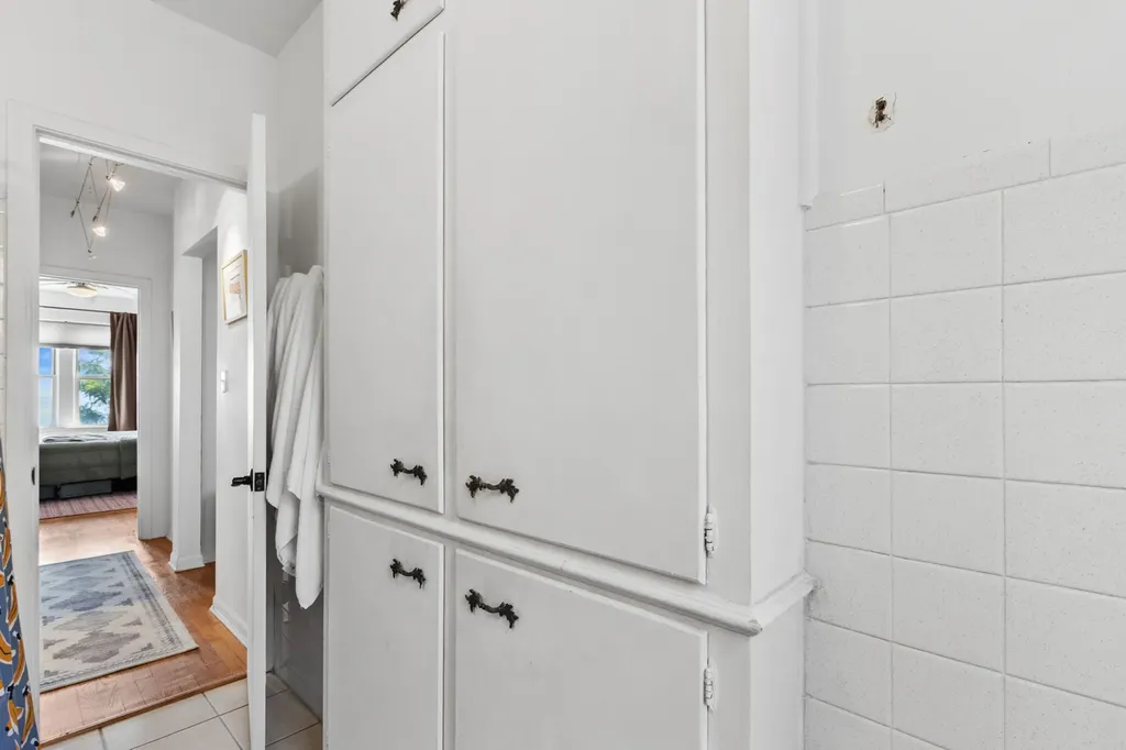 1210 West Jarvis Avenue Chicago IL 60626