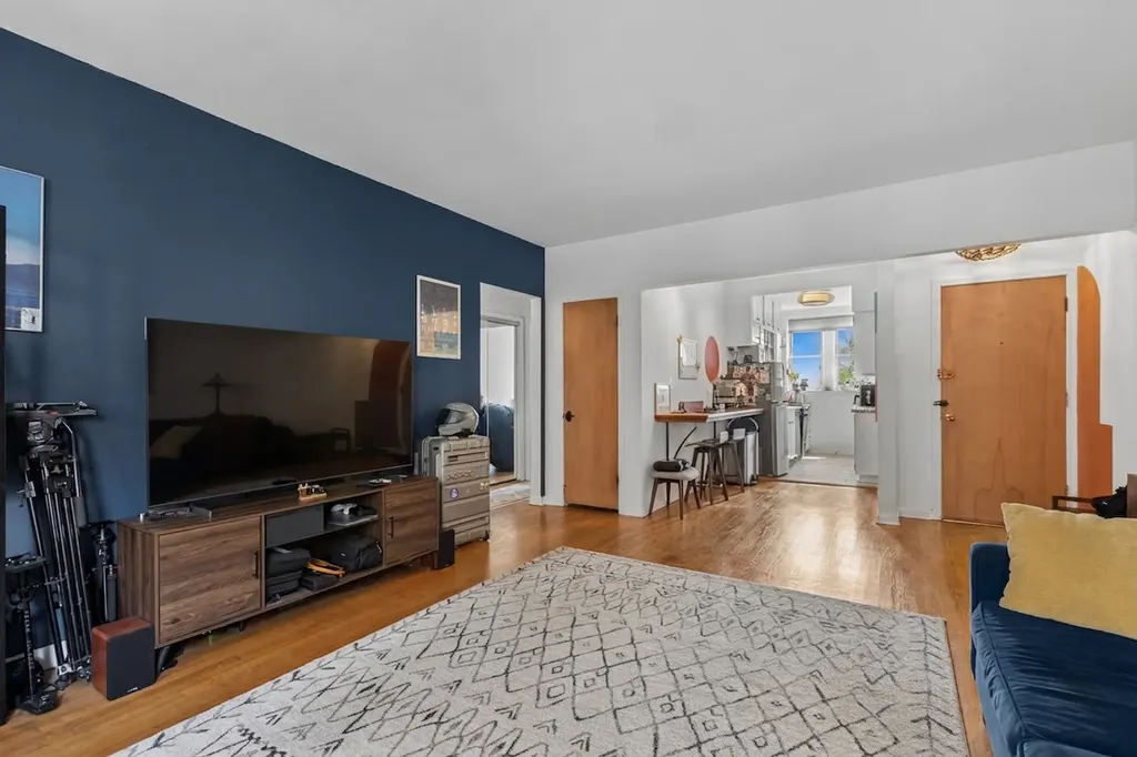 1210 West Jarvis Avenue Chicago IL 60626