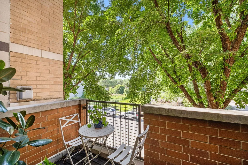 2442 West Madison Street Chicago IL 60612
