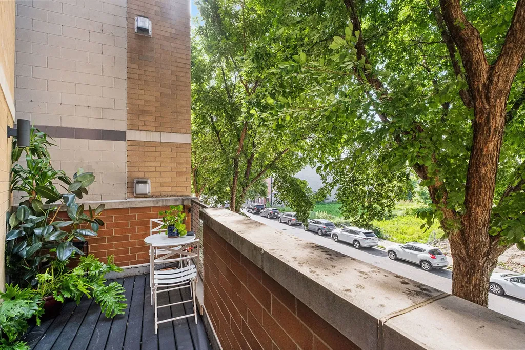 2442 West Madison Street Chicago IL 60612