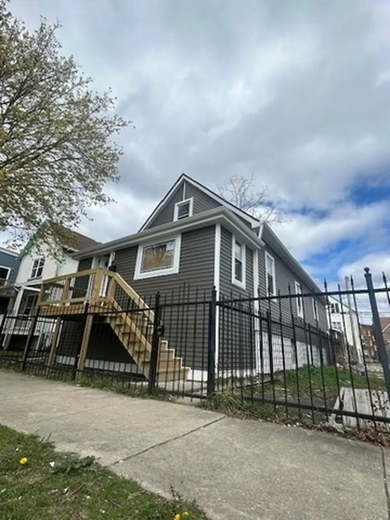 10509 South Edbrooke Avenue Chicago IL 60628
