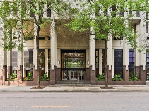 1122 North Clark Street Chicago IL 60610