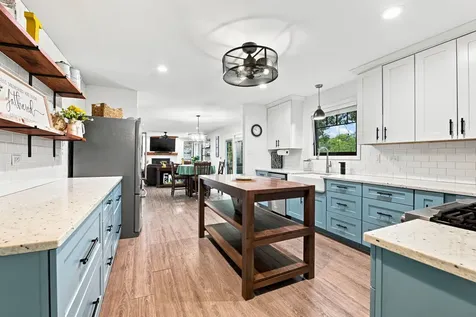 22220 South Eastcliff Drive Shorewood IL 60404