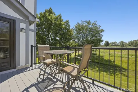 594 Elizabeth Drive Wood Dale IL 60191
