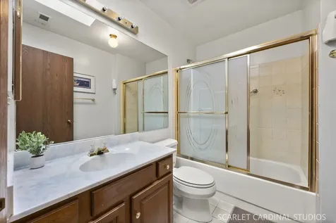 594 Elizabeth Drive Wood Dale IL 60191