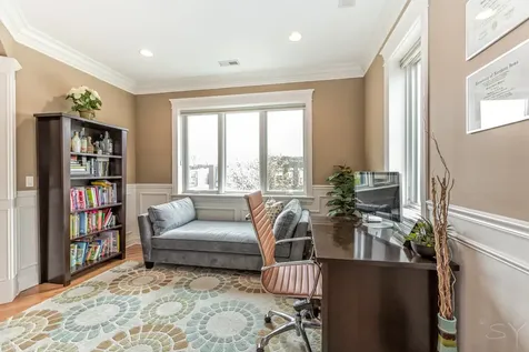 2450 West Montrose Avenue Chicago IL 60618