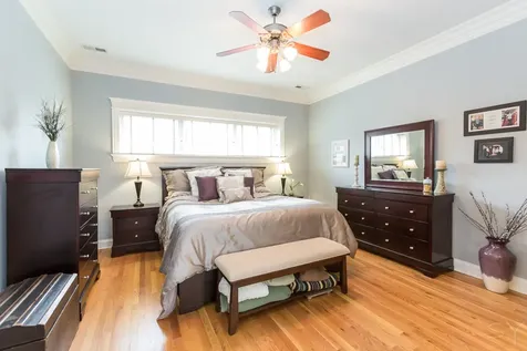2450 West Montrose Avenue Chicago IL 60618