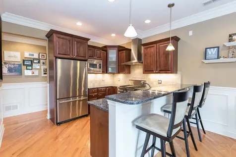 2450 West Montrose Avenue Chicago IL 60618