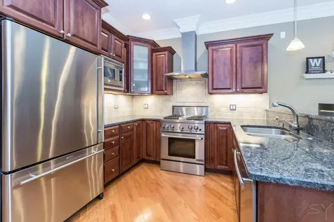 2450 West Montrose Avenue Chicago IL 60618