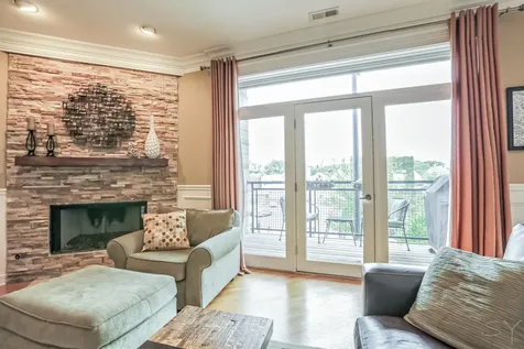 2450 West Montrose Avenue Chicago IL 60618