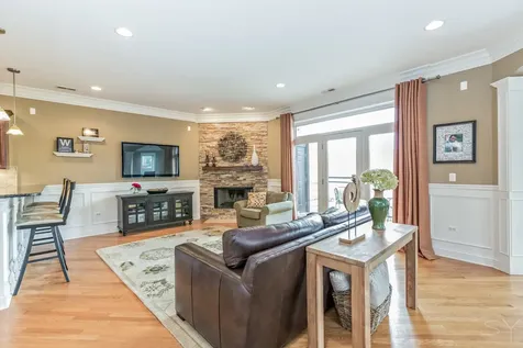 2450 West Montrose Avenue Chicago IL 60618