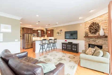 2450 West Montrose Avenue Chicago IL 60618