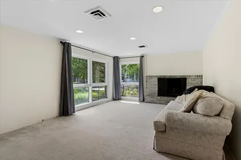 1958 Castlewood Road Highland Park IL 60035