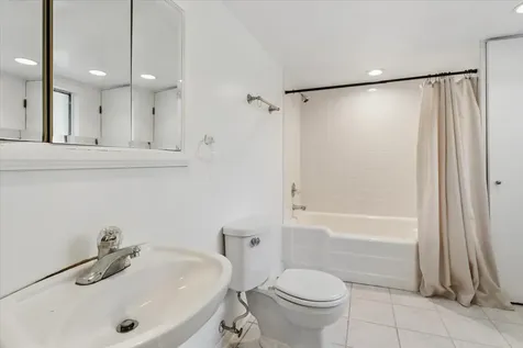 1958 Castlewood Road Highland Park IL 60035