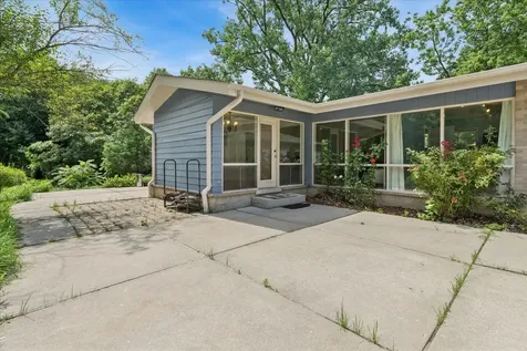 1958 Castlewood Road Highland Park IL 60035