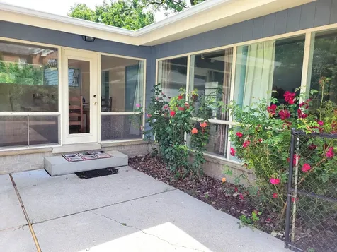 1958 Castlewood Road Highland Park IL 60035