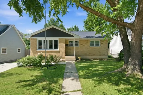 340 Dalton Avenue Mundelein IL 60060