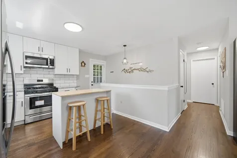 340 Dalton Avenue Mundelein IL 60060