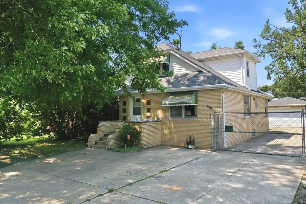 7048 West 72nd Place Chicago IL 60638