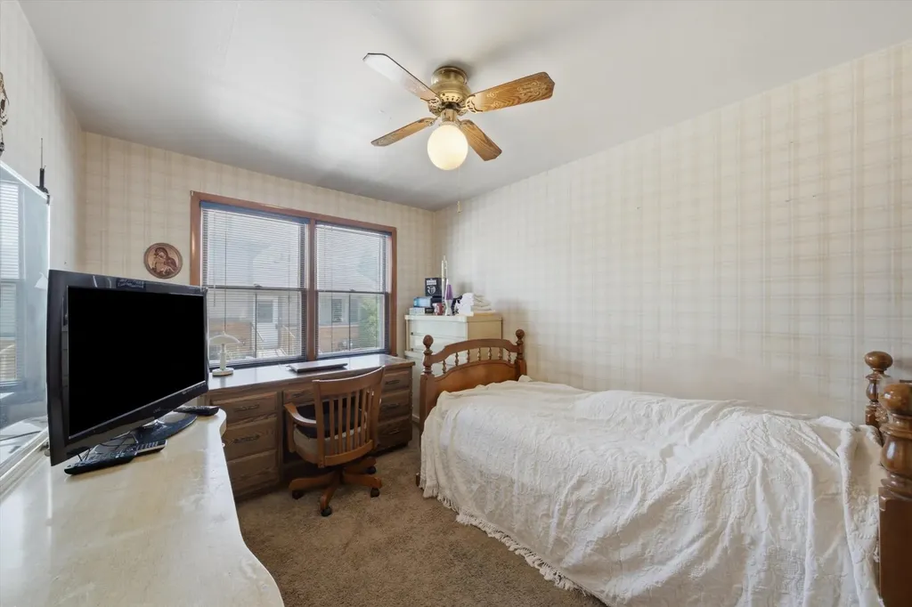 7048 West 72nd Place Chicago IL 60638