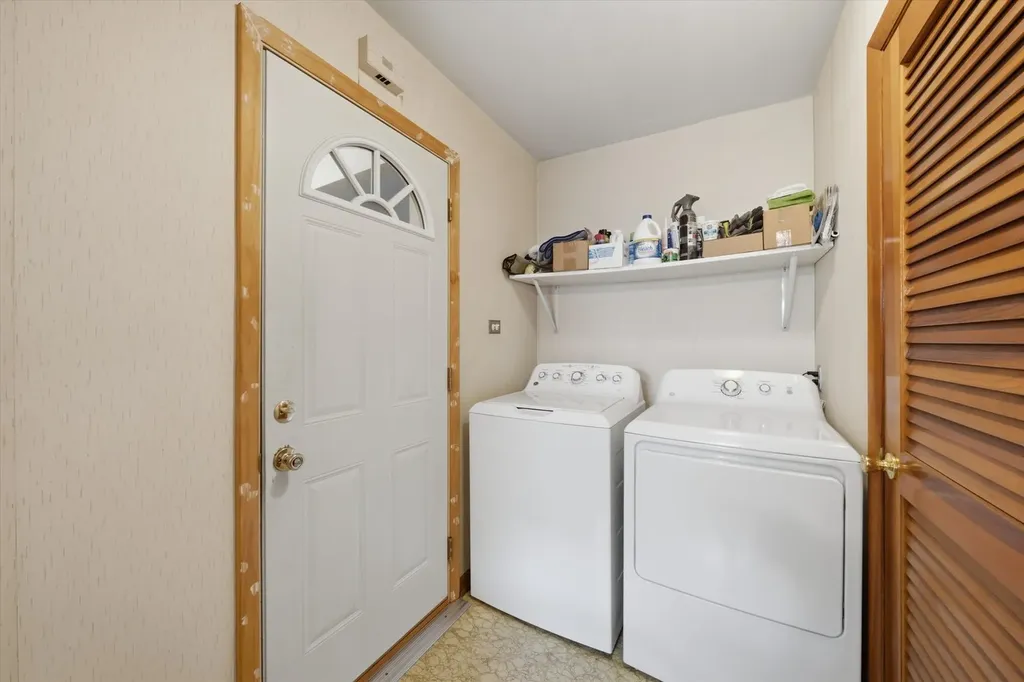 7048 West 72nd Place Chicago IL 60638