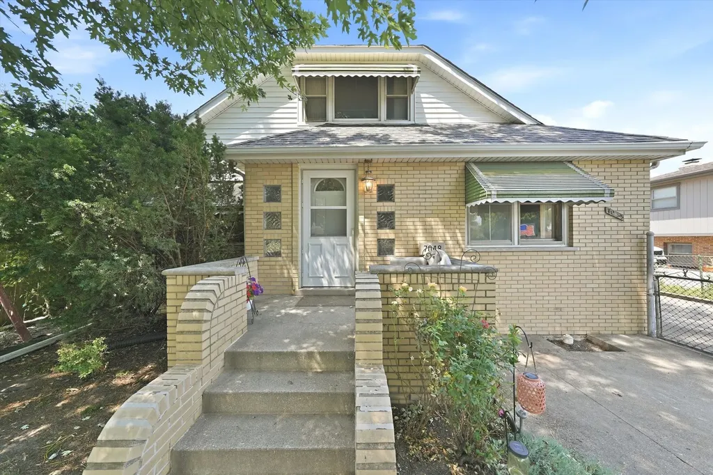 7048 West 72nd Place Chicago IL 60638
