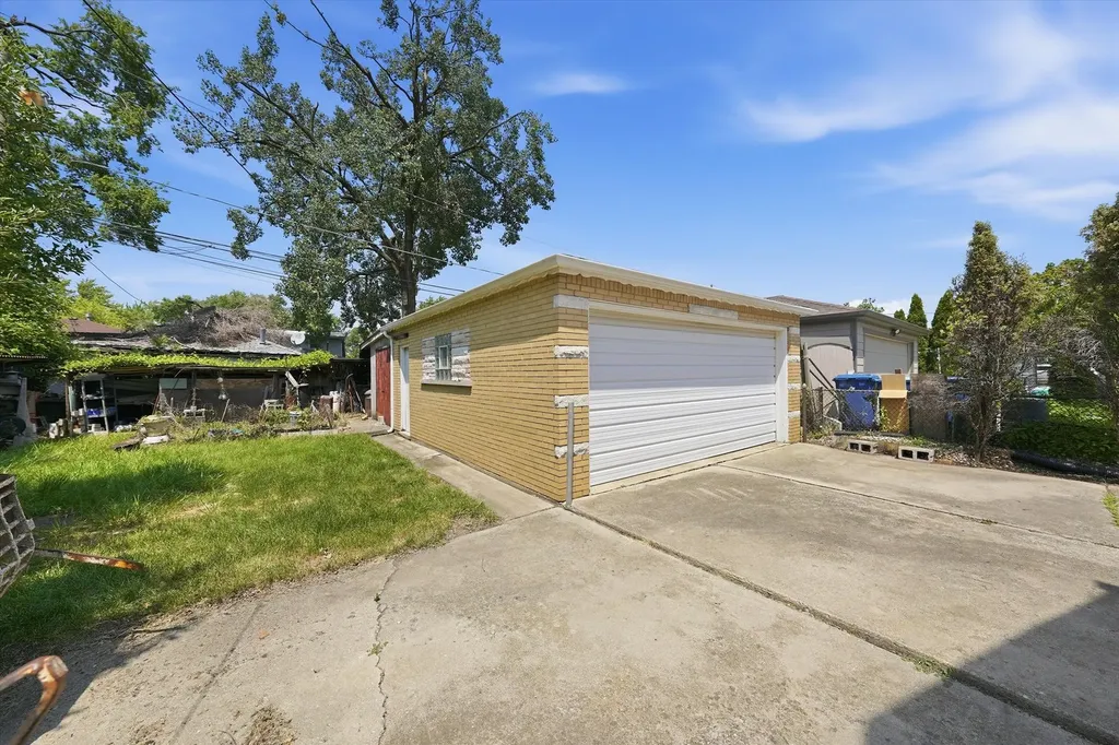 7048 West 72nd Place Chicago IL 60638