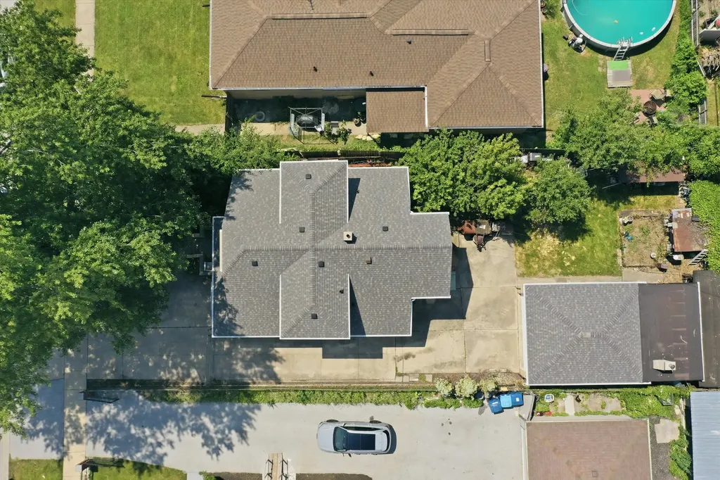 7048 West 72nd Place Chicago IL 60638