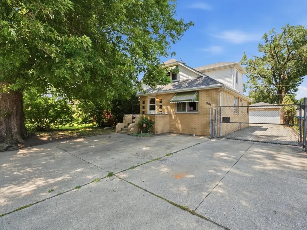 7048 West 72nd Place Chicago IL 60638