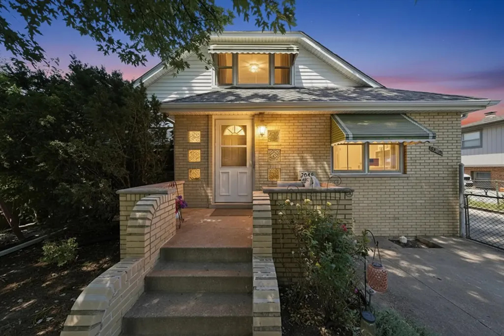 7048 West 72nd Place Chicago IL 60638