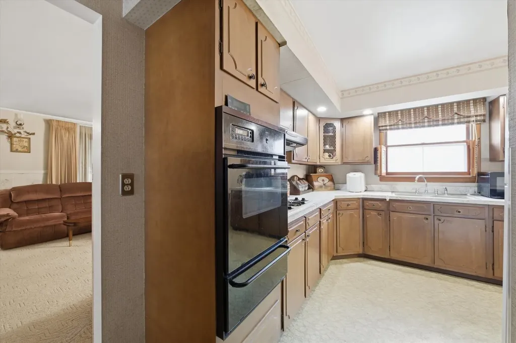 7048 West 72nd Place Chicago IL 60638