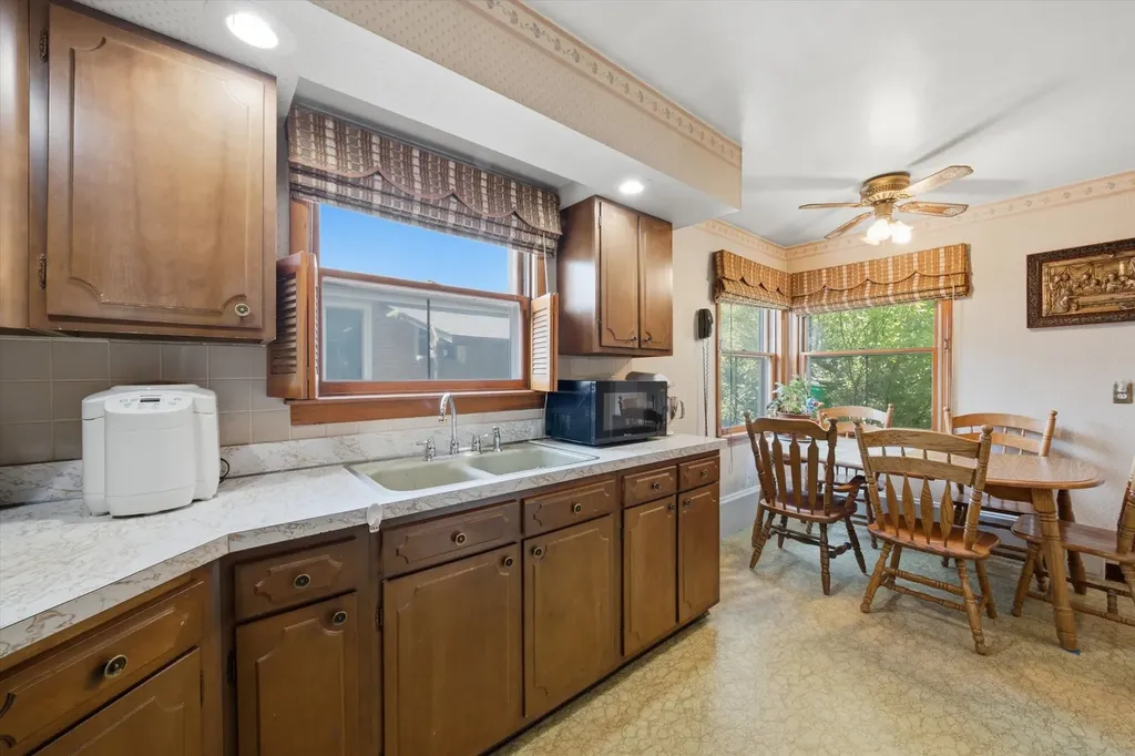 7048 West 72nd Place Chicago IL 60638