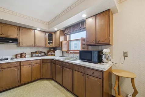 7048 West 72nd Place Chicago IL 60638