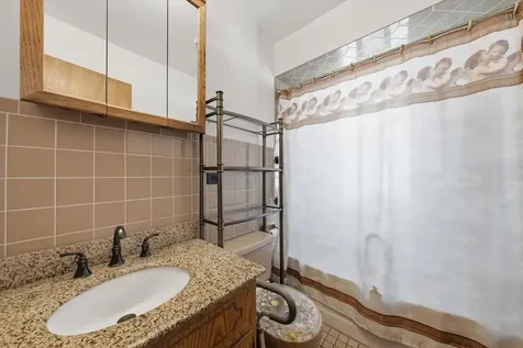 7048 West 72nd Place Chicago IL 60638
