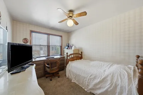 7048 West 72nd Place Chicago IL 60638