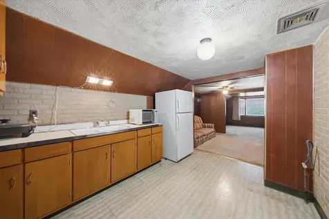7048 West 72nd Place Chicago IL 60638