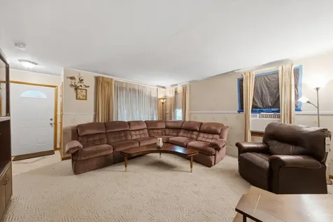 7048 West 72nd Place Chicago IL 60638