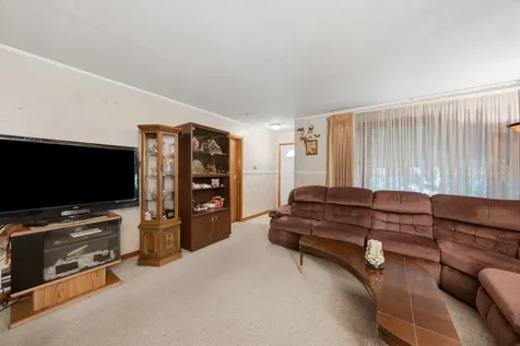 7048 West 72nd Place Chicago IL 60638