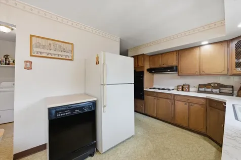 7048 West 72nd Place Chicago IL 60638
