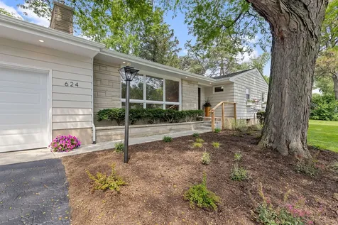 624 Willow Lane Geneva IL 60134