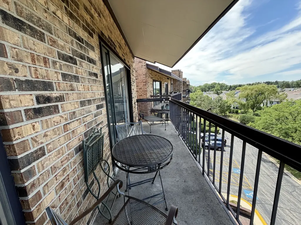501 Lake Hinsdale Drive Willowbrook IL 60527