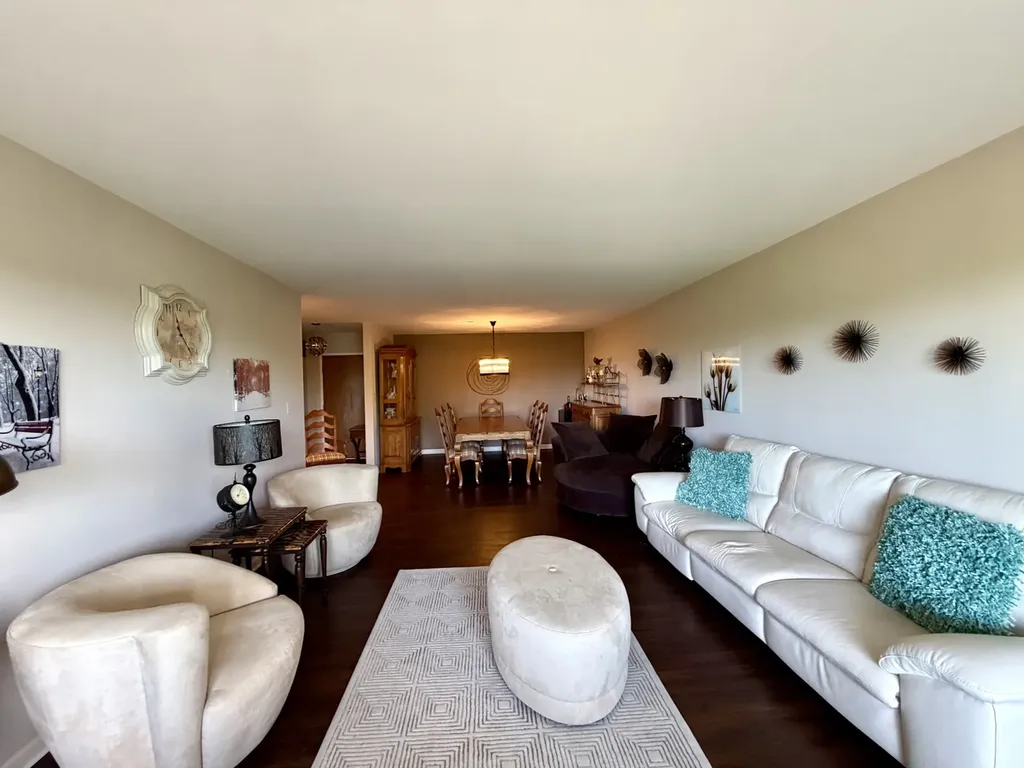 501 Lake Hinsdale Drive Willowbrook IL 60527