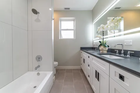 4730 West Grace Street Chicago IL 60641