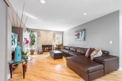 155 Chapel Oaks Drive Buffalo Grove IL 60089
