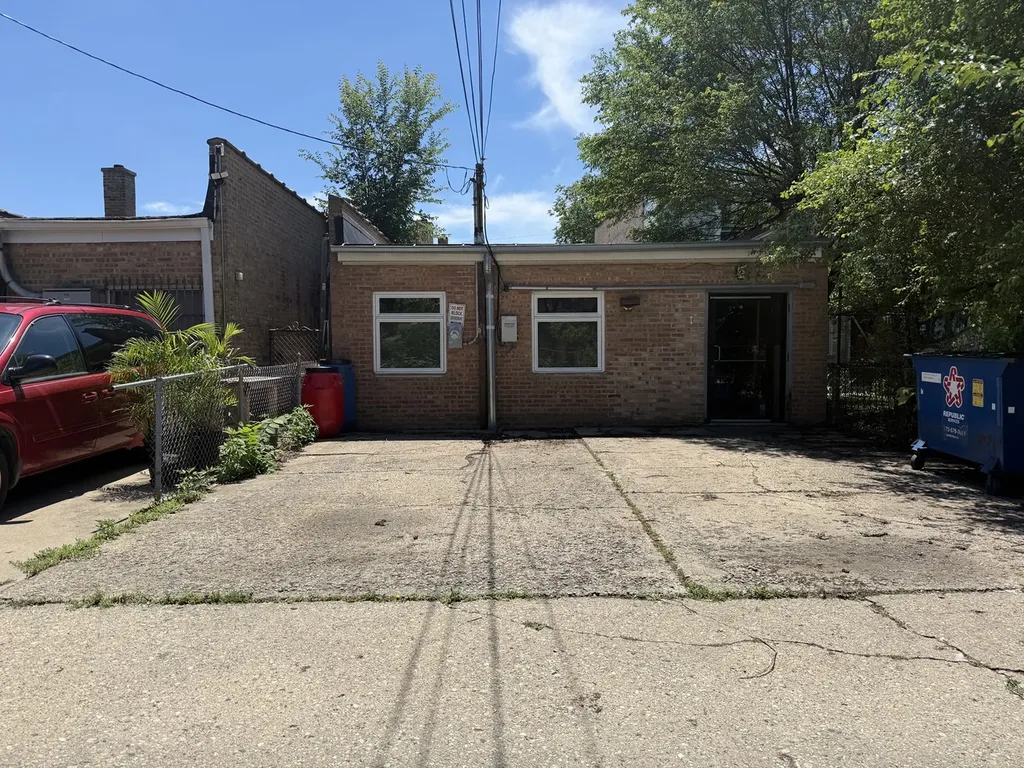5808 West Higgins Avenue Chicago IL 60630